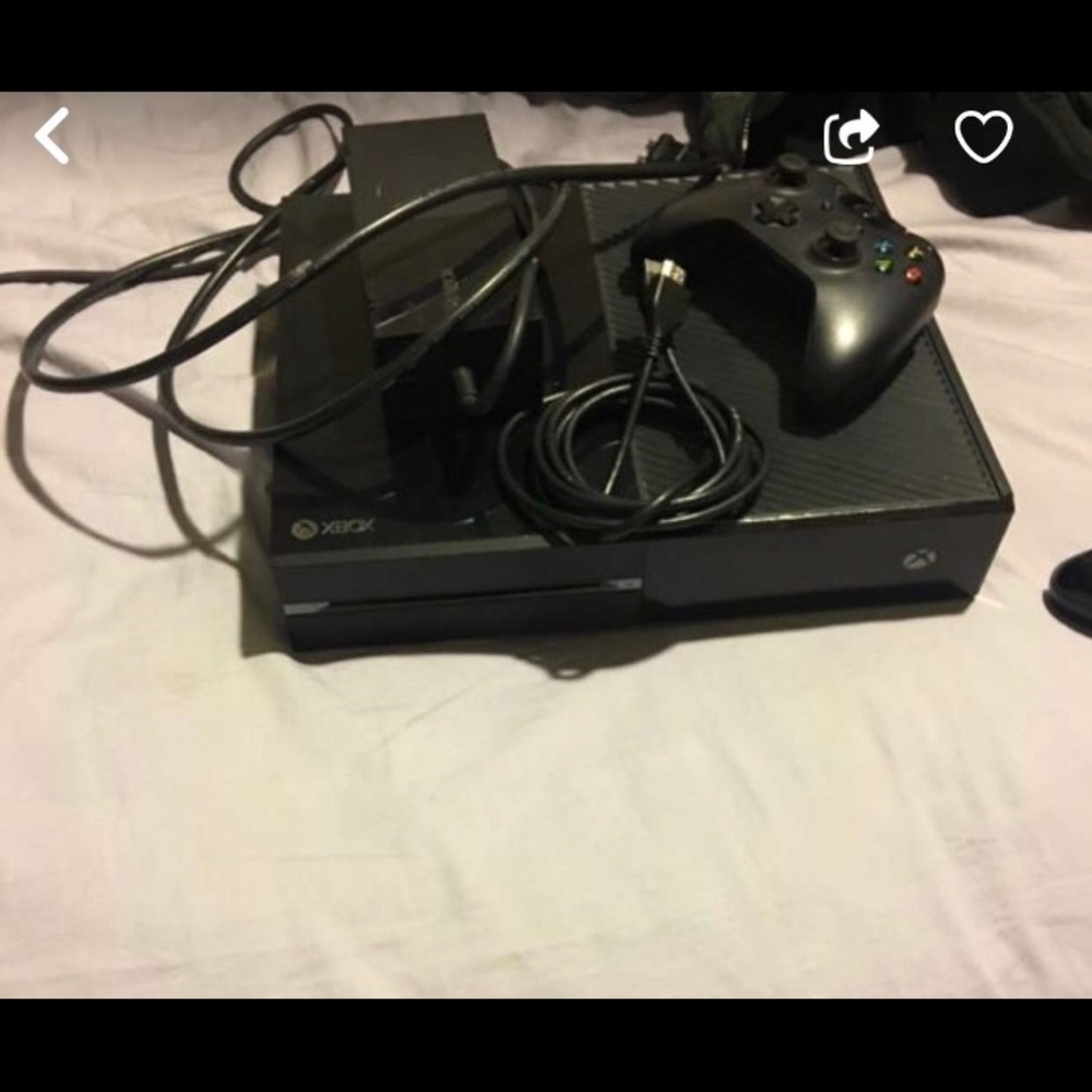 Good condition black Xbox 1 Everything included